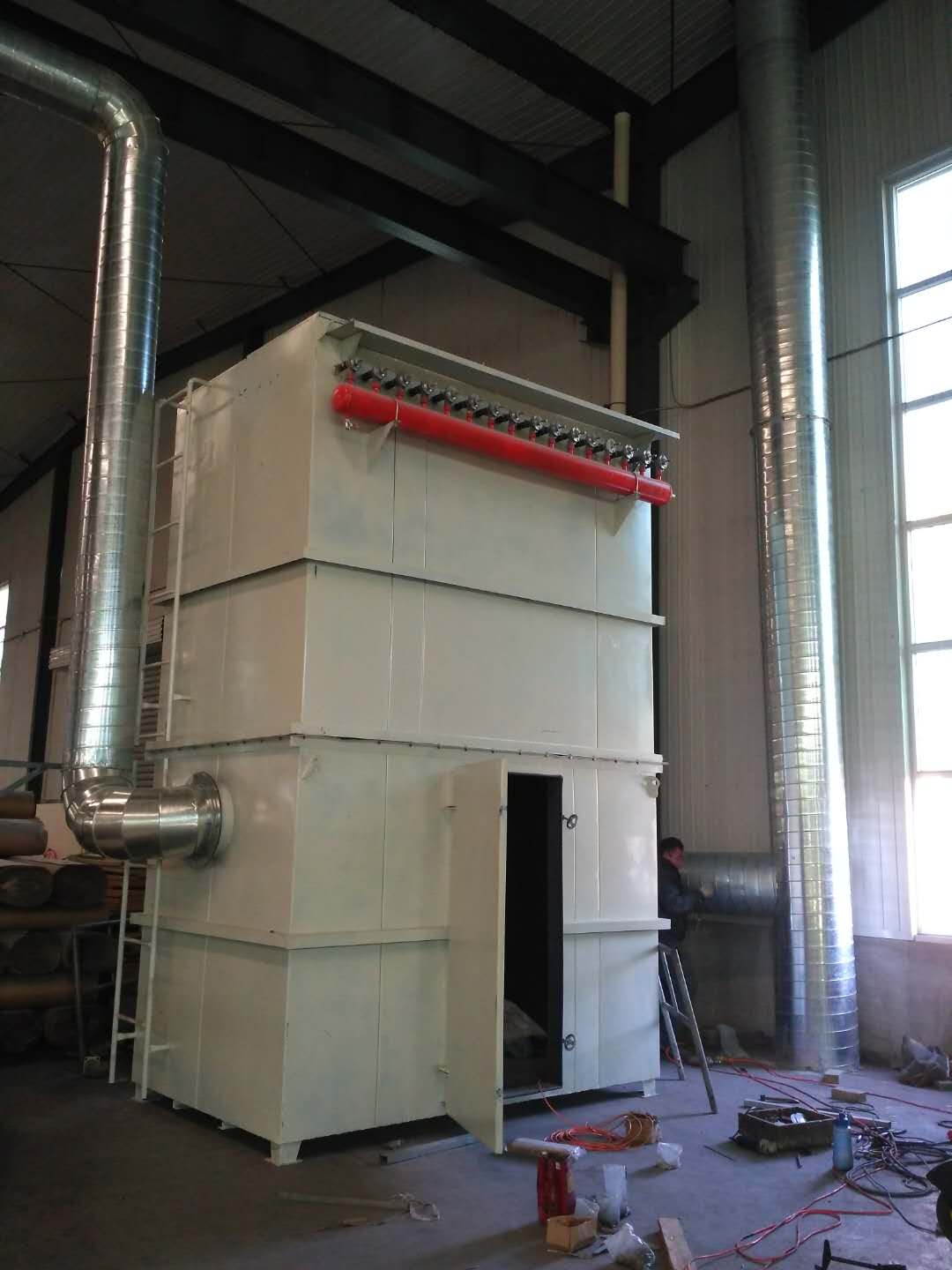 木材加工行業(yè)粉塵治理利器 脈沖除塵器的應(yīng)用與優(yōu)勢